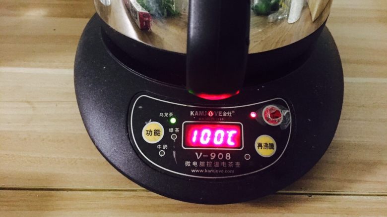 鱼头豆腐汤,清水煮开