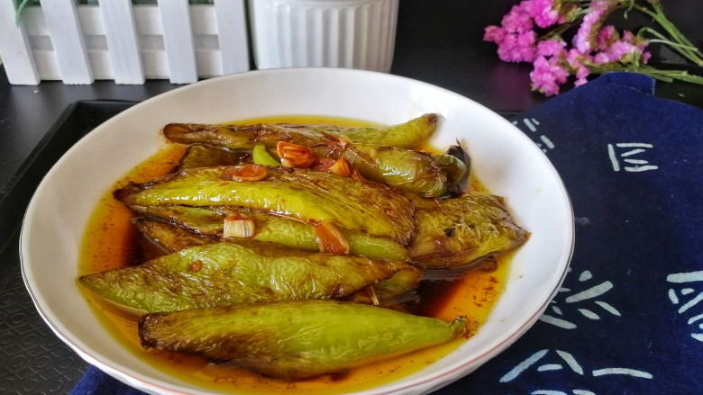 油焖青辣椒,照个相吧,香香哒。
