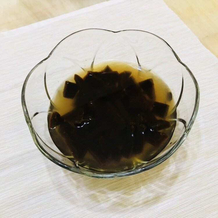 阿胶固元膏,加入黄酒泡是为了把阿胶的功效最好地释放出来,这一步很重要