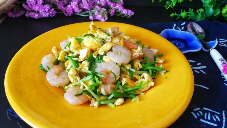 虾仁鸡蛋炒蒜苗,照个相吧,有颜值有口味。