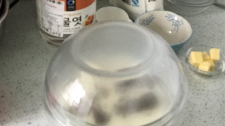 生巧,再盖上另一个碗,闷两分钟左右。