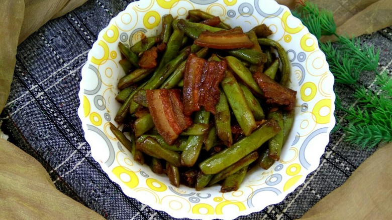 酱香五花肉炖四季豆,成品图