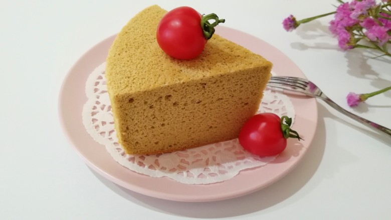 咖啡戚风蛋糕,组织细腻,柔软有弹性。