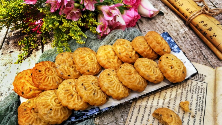 咸蛋黄土豆泥酥,美美哒,烤的时候就满屋飘香