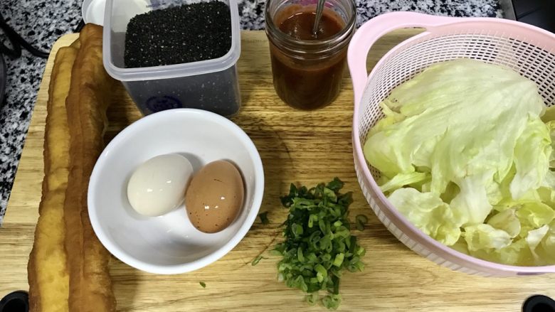 煎饼果子,备料准备好