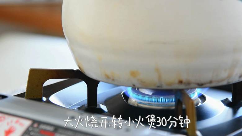 排骨玉米汤—话说没有汤怎么开饭?,大火烧开,转小火煲30分钟。