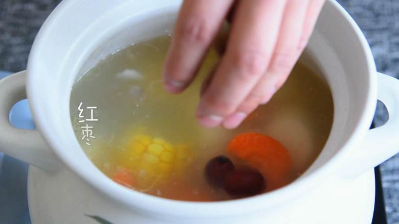 排骨玉米汤—话说没有汤怎么开饭?,加盐、枸杞,大功告成。