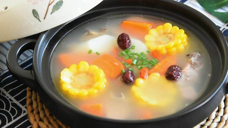 排骨玉米汤—话说没有汤怎么开饭?,人人看一遍都会做的食补佳品—排骨玉米汤。