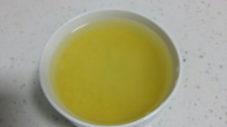 神奇小番茄,加入开水。