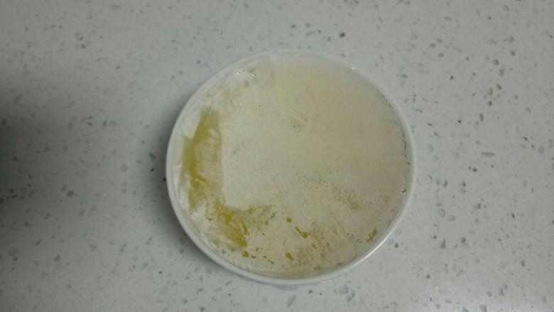 神奇小番茄,保鲜膜盖住焖60分钟。