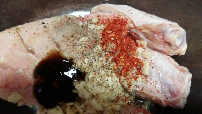 薯片鸡翅,加<a style='color:red;display:inline-block;' href='/shicai/ 761'>辣椒粉</a>和<a style='color:red;display:inline-block;' href='/shicai/ 865'>蜂蜜</a>