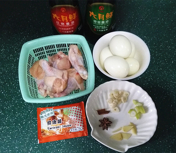 照晓鸡腿烩鸡蛋,备好所有食材