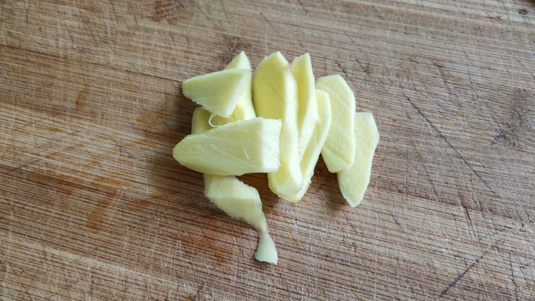 泡椒凤爪,姜切片