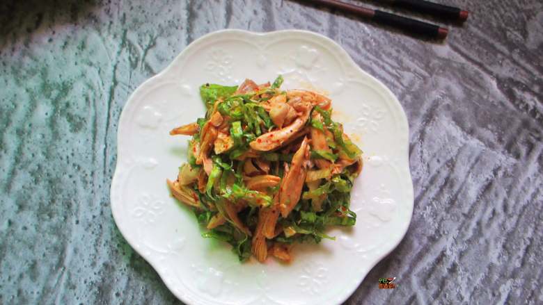 鸡腿生菜色拉,不仅美味,又很简单快手