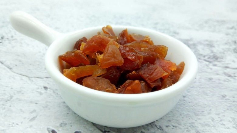 夏日必备冷饮~炒酸奶,梅干去核切丁