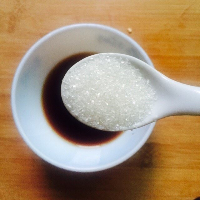 凉拌菜~拍黄瓜,一茶匙<a style='color:red;display:inline-block;' href='/shicai/ 3729'>白糖</a>