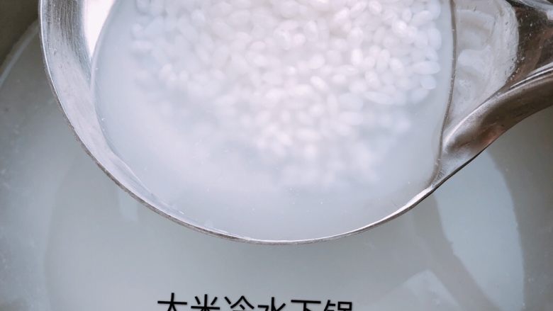 冬瓜番茄猪肝粥,大米冷水下锅,煮10分钟左右