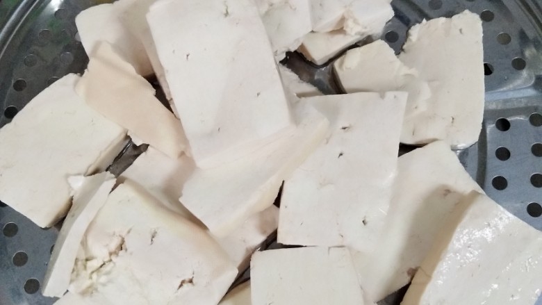 锅塌豆腐,豆腐捞出后沥干水分