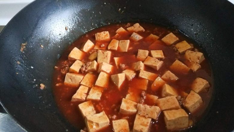 豆腐乳肉末豆腐,最后加入盐,<a style='color:red;display:inline-block;' href='/shicai/ 756'>鸡精</a>,水粉勾芡即可。