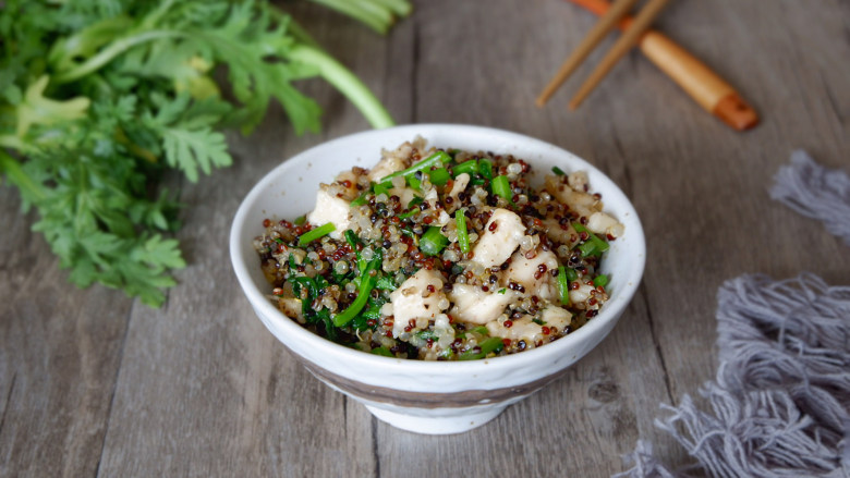 藜麦茼蒿鸡肉饭,成品