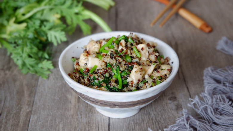 藜麦茼蒿鸡肉饭,成品