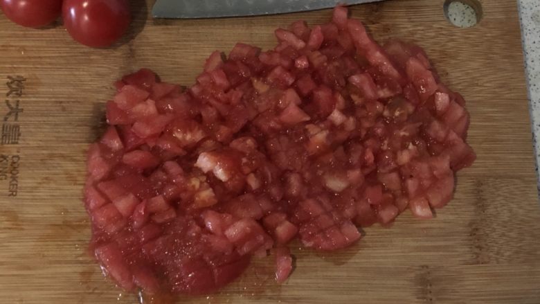 万箭穿肠意面(串肠意面),切丁备用