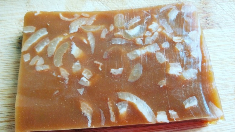 豆腐乳\多味儿\猪皮冻,先切成片,在切成小方块。