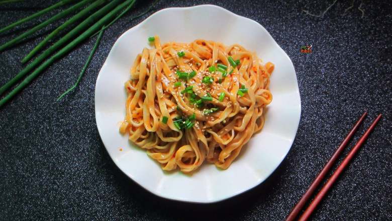 麻酱拌面,这道菜没有什么难度,制作方便快捷