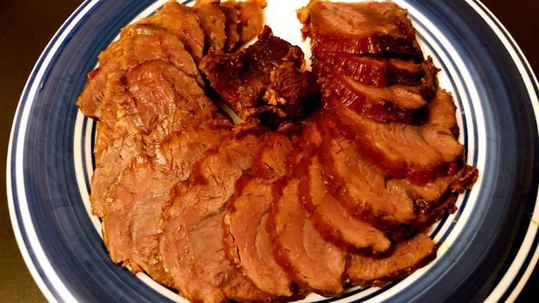 砂锅三酱牛肉(精华版),最重要的是,做一次,存放一周也不会坏,当然了,这么美味的酱牛肉,不用等一周就会全部吃光光了。