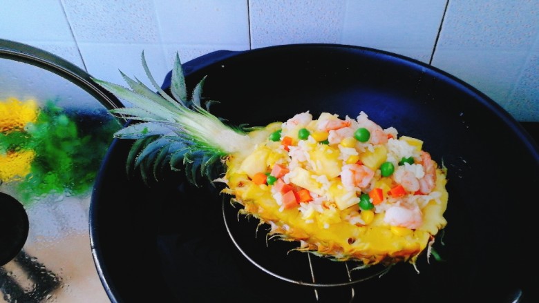 菠萝季+三鲜菠萝饭,上锅水开后蒸5分钟就可以了
