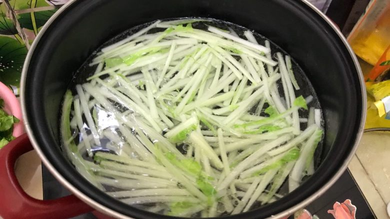 三味油泼清水毛毛菜,煮一分钟