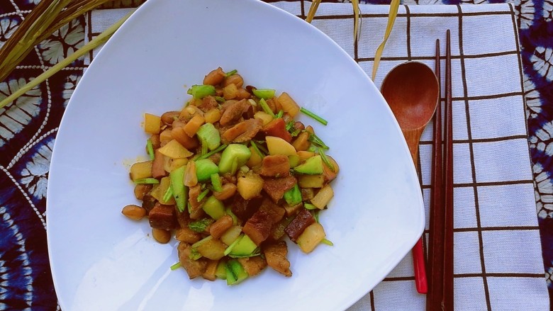 百里香杏鲍菇杂蔬肉丁,起锅啦,食材多样营养丰富,色泽诱人