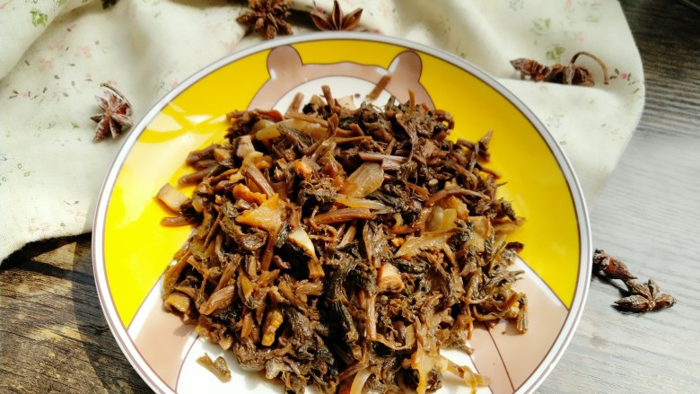 梅干菜,成品,早晚可以搭配粥当小咸菜吃。