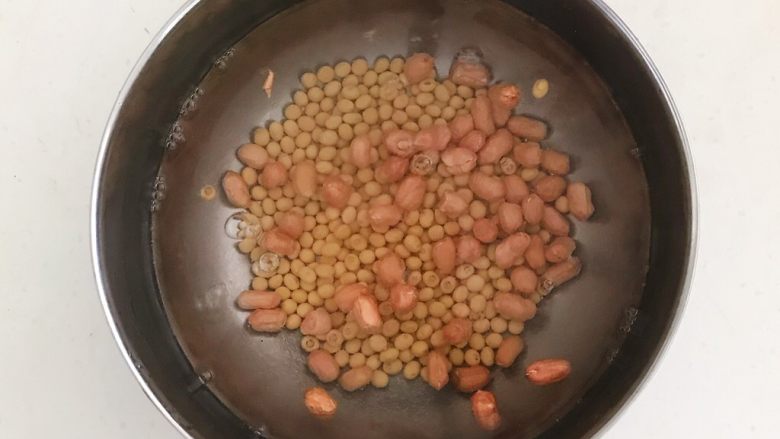 下饭小菜 酱焖双豆,加入冷水浸泡12小时左右