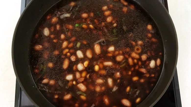 下饭小菜 酱焖双豆,水量没过豆子即可