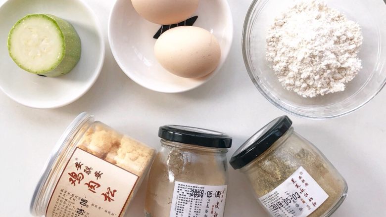 西葫芦肉松蛋卷,准备食材如上图