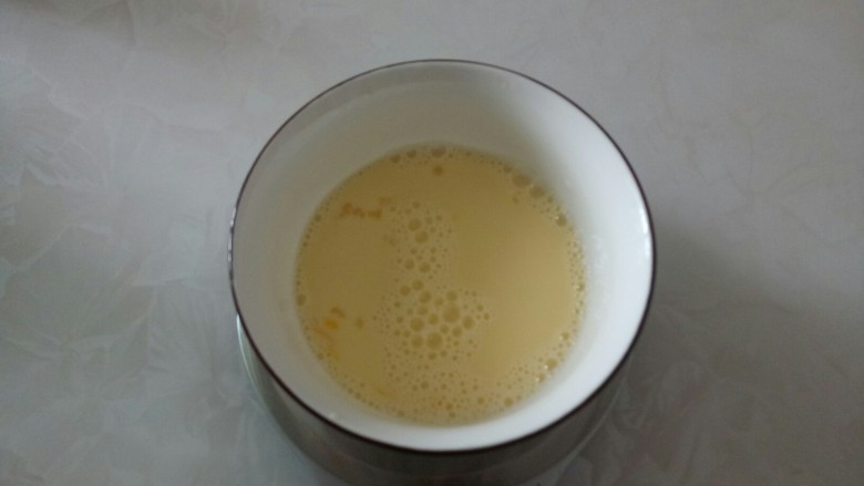 木糖醇无奶油蛋挞,搅拌均匀