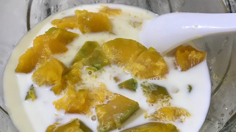 麦麸馒头南瓜馒头,可以把南瓜压成泥,我懒没弄