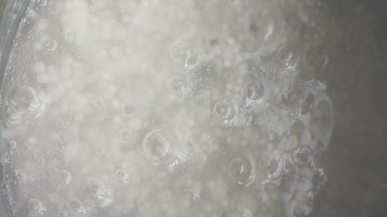 夏日消暑,芒果西米露,中火煮开,关火