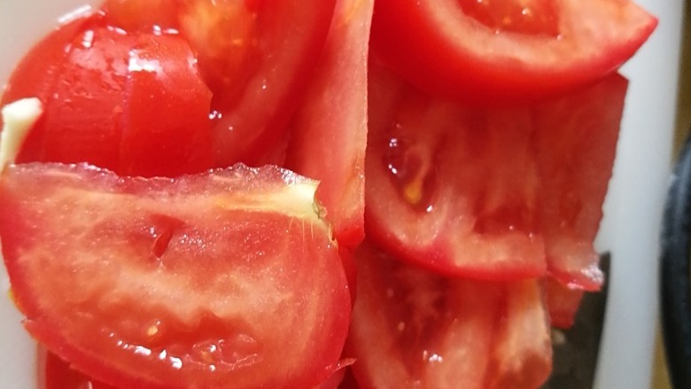 快手餐,番茄黄瓜肉酱意面,<a style='color:red;display:inline-block;' href='/shicai/ 59'>番茄</a>洗净切块