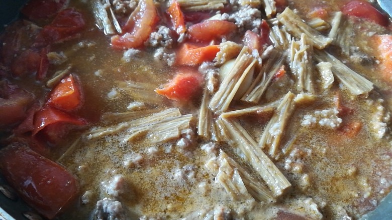 快手餐,番茄黄瓜肉酱意面,加入腐竹