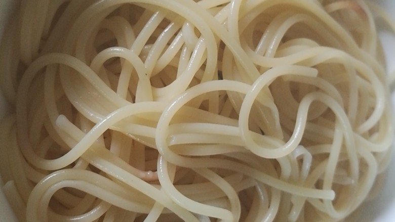 快手餐,番茄黄瓜肉酱意面,捞出意面