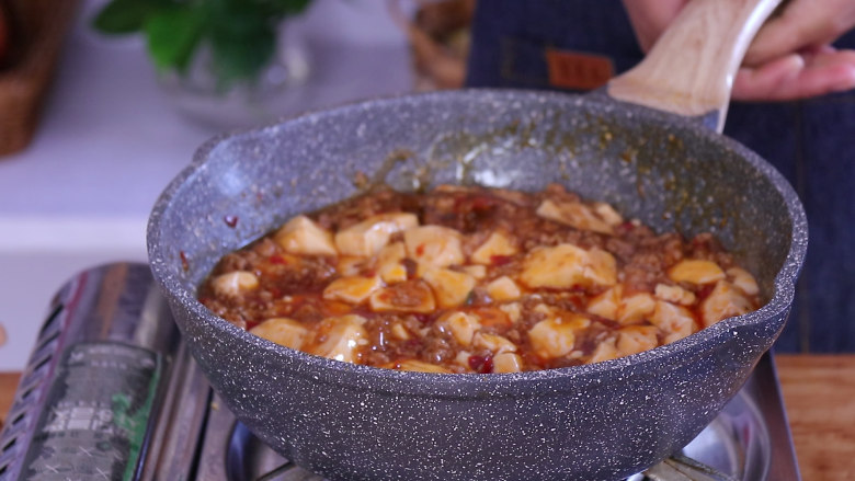 做麻婆豆腐好吃的方法,大多数人都不知道,煮至汤汁浓稠即可装盘