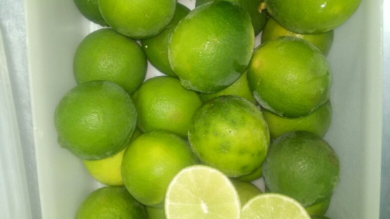 泰式无骨酸辣风爪
,泰国青柠檬