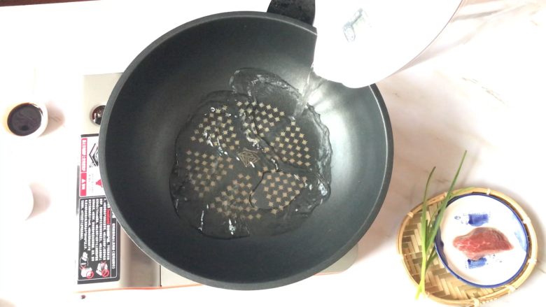 麻婆豆腐,起锅加入适量的水