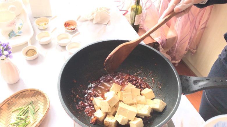 麻婆豆腐,加入豆腐