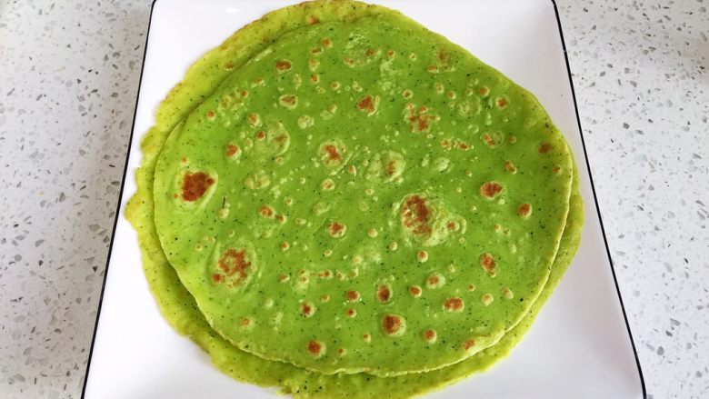 黄瓜煎饼卷土豆丝,翠绿翠绿的特别漂亮,还有黄瓜的清香味