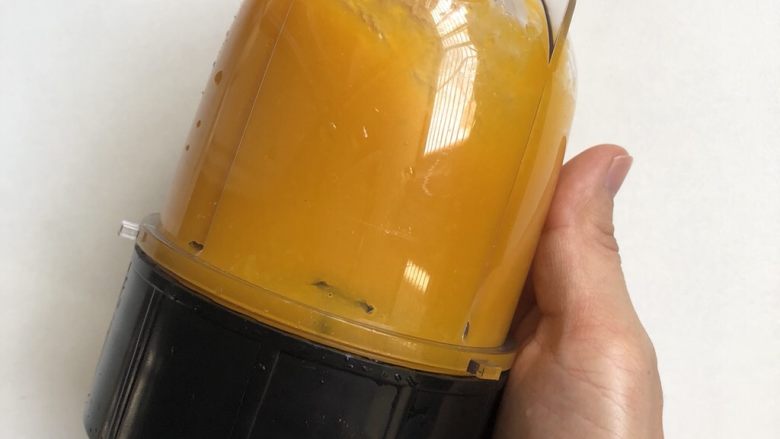 南瓜发糕,打成<a style='color:red;display:inline-block;' href='/shicai/ 7594'>南瓜泥</a>