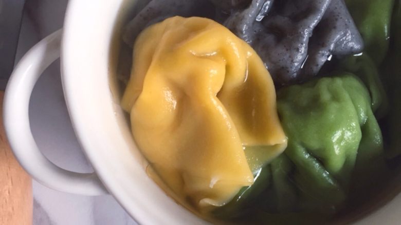 蔬菜馄饨,嗯,宝宝特别爱吃。