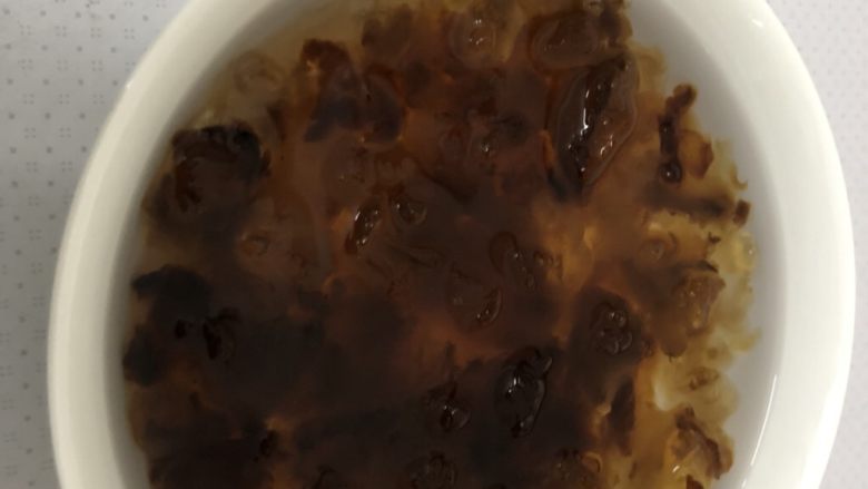 红枣杞子桃胶燕角糖水,提前泡好<a style='color:red;display:inline-block;' href='/shicai/ 2530'>桃胶</a>大概泡了两天每隔八小时左右换一次水